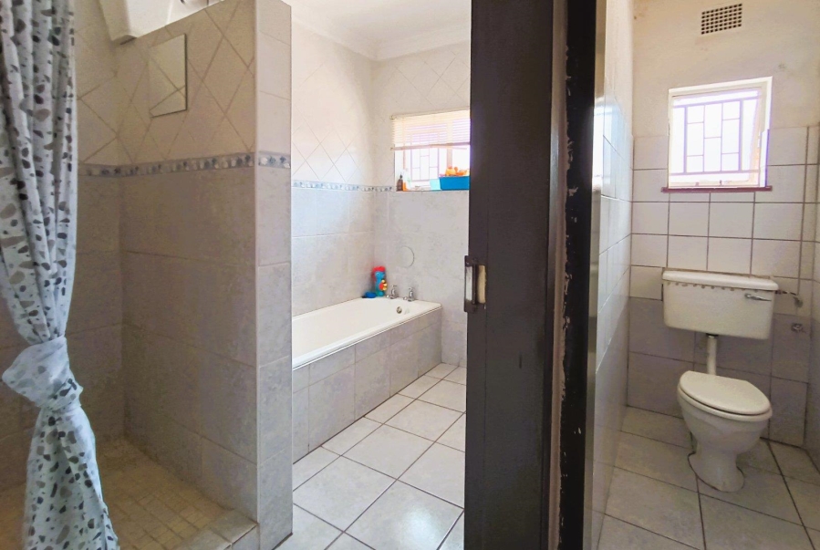 4 Bedroom Property for Sale in Willows Free State